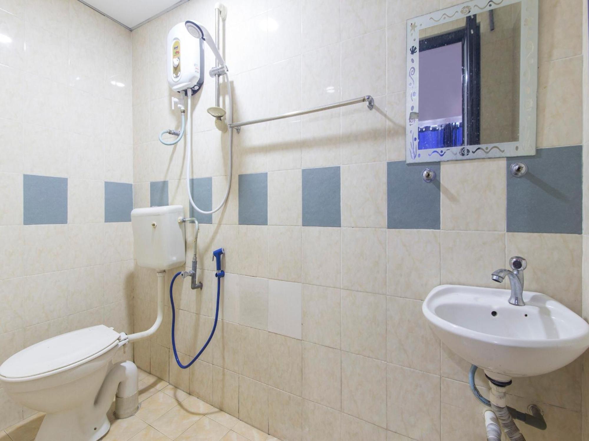Hotel Oyo 882 Sri Muda Corner Sdn Bhd 2*